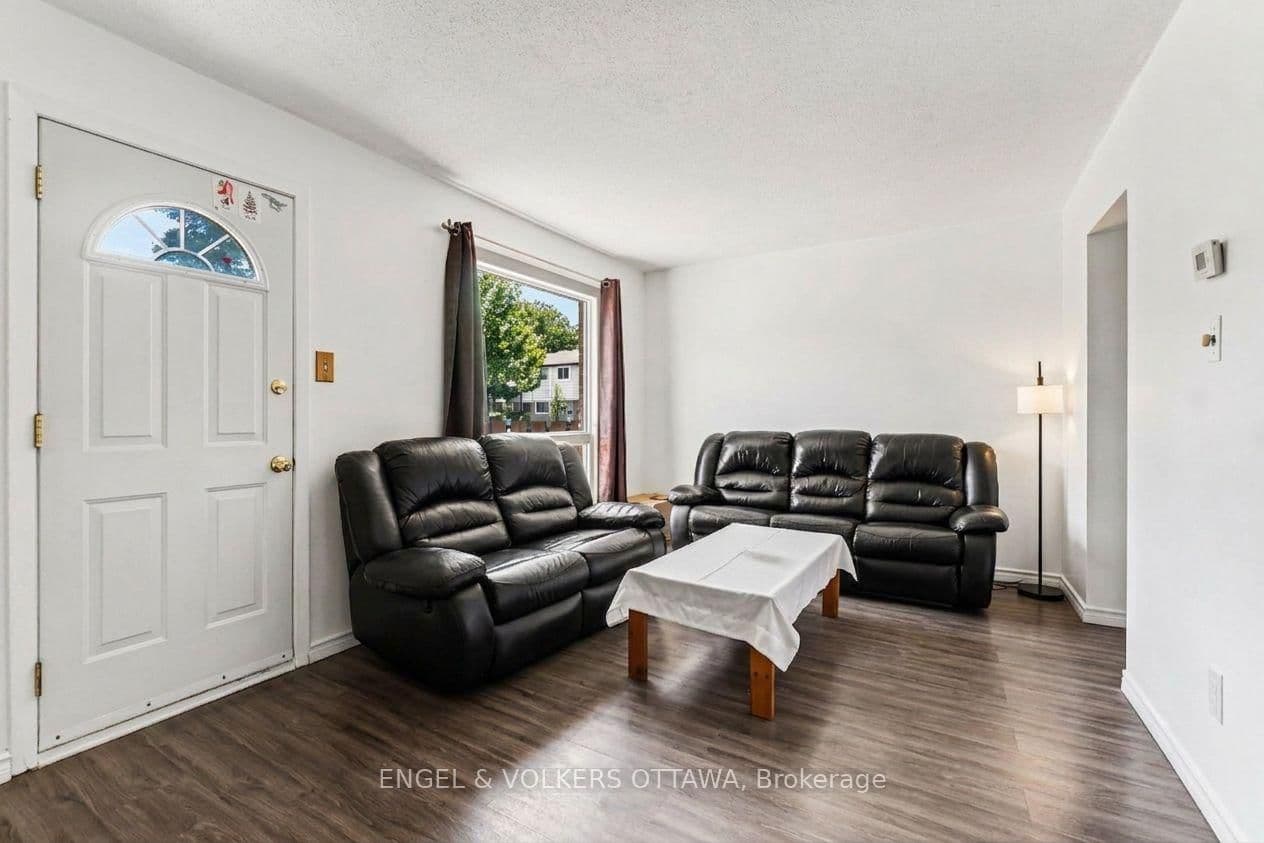 4557 Dora Crescent, Ottawa, ON — photo 2