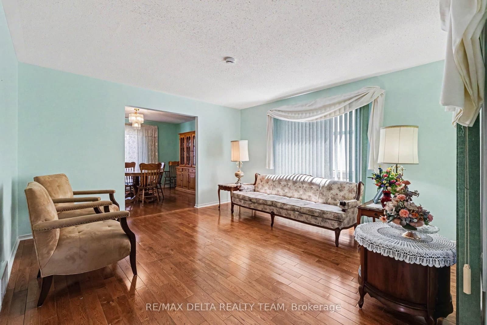 27 Bramblegrove Crescent, Ottawa, ON — photo 2