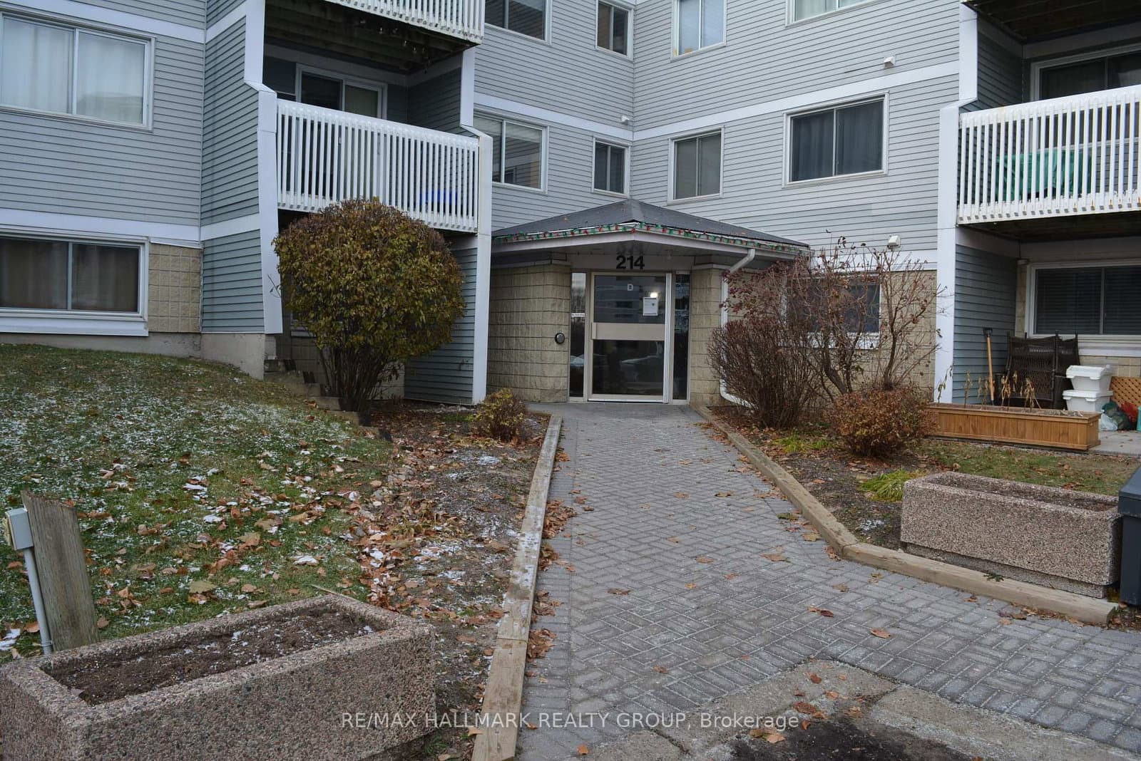 310 - 214 Viewmount Drive, Ottawa, ON — photo 2