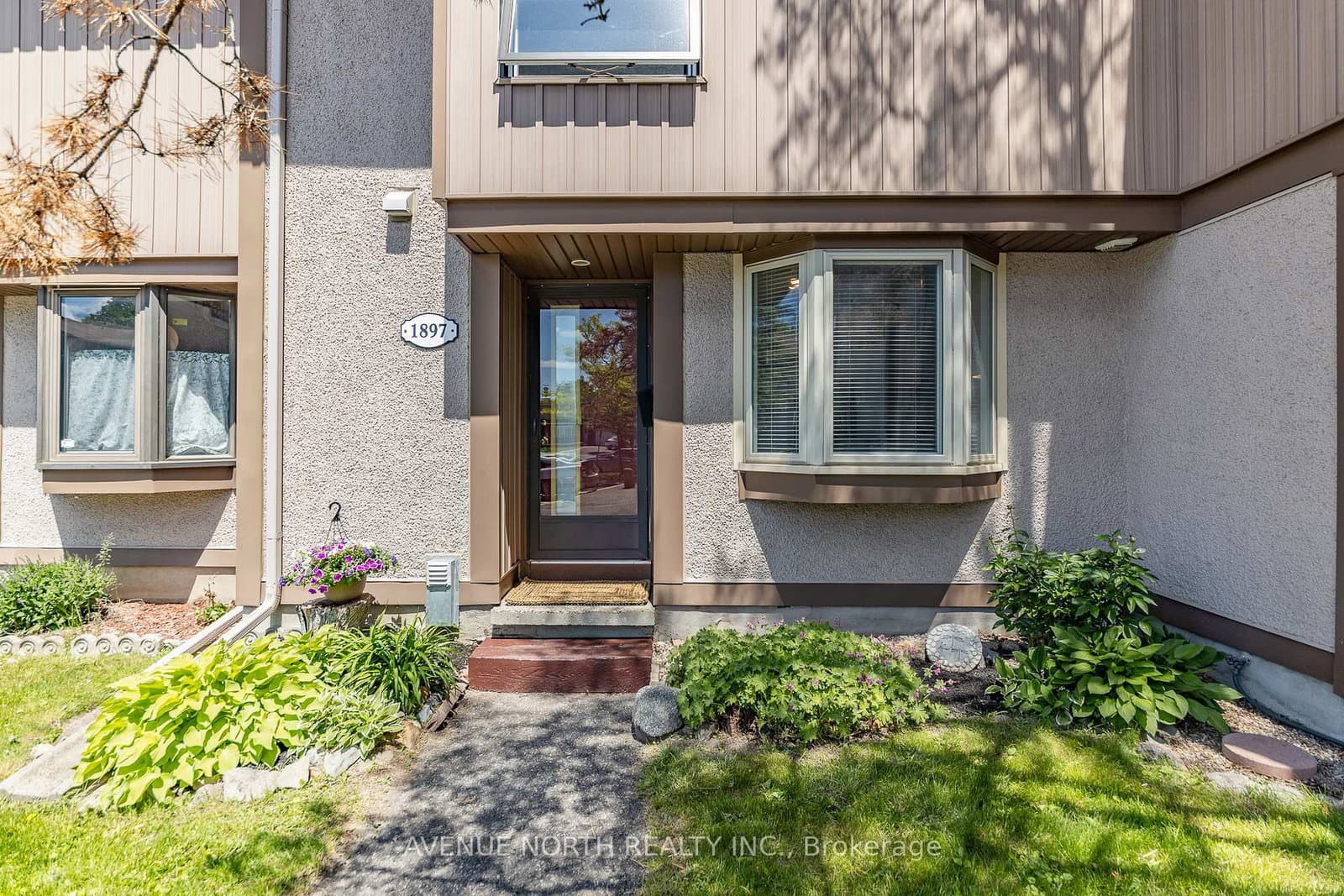1897 Stonehenge Crescent, Ottawa, ON — photo 2