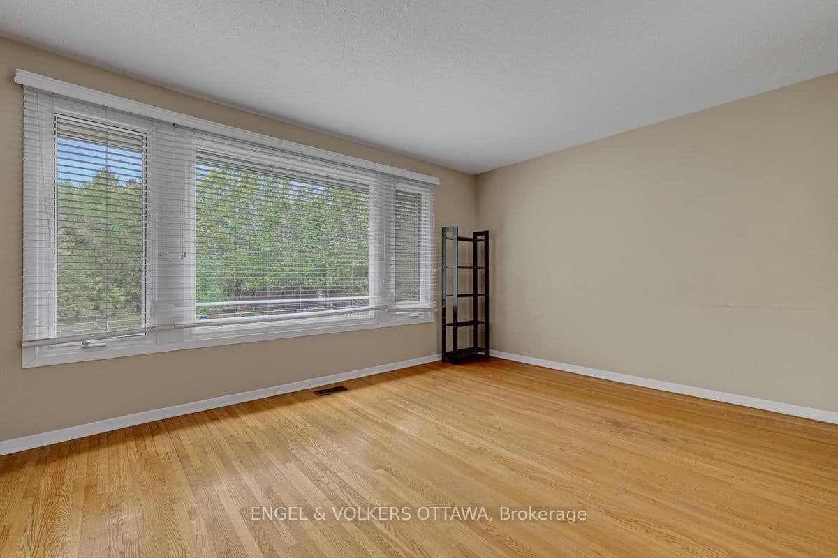 B - 765 Springland Drive, Ottawa, ON — photo 2