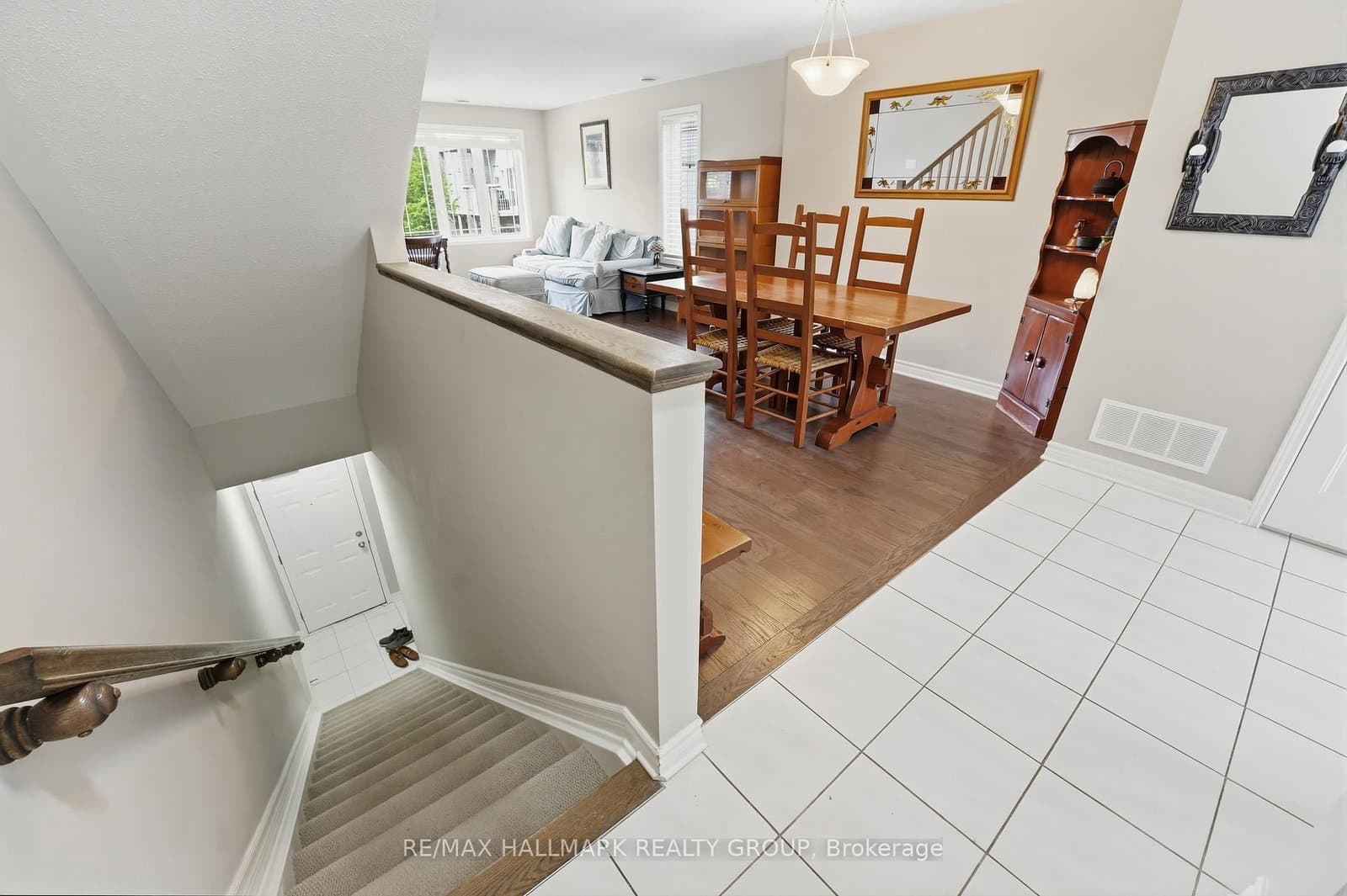 670 Danaca Private, Ottawa, ON — photo 2