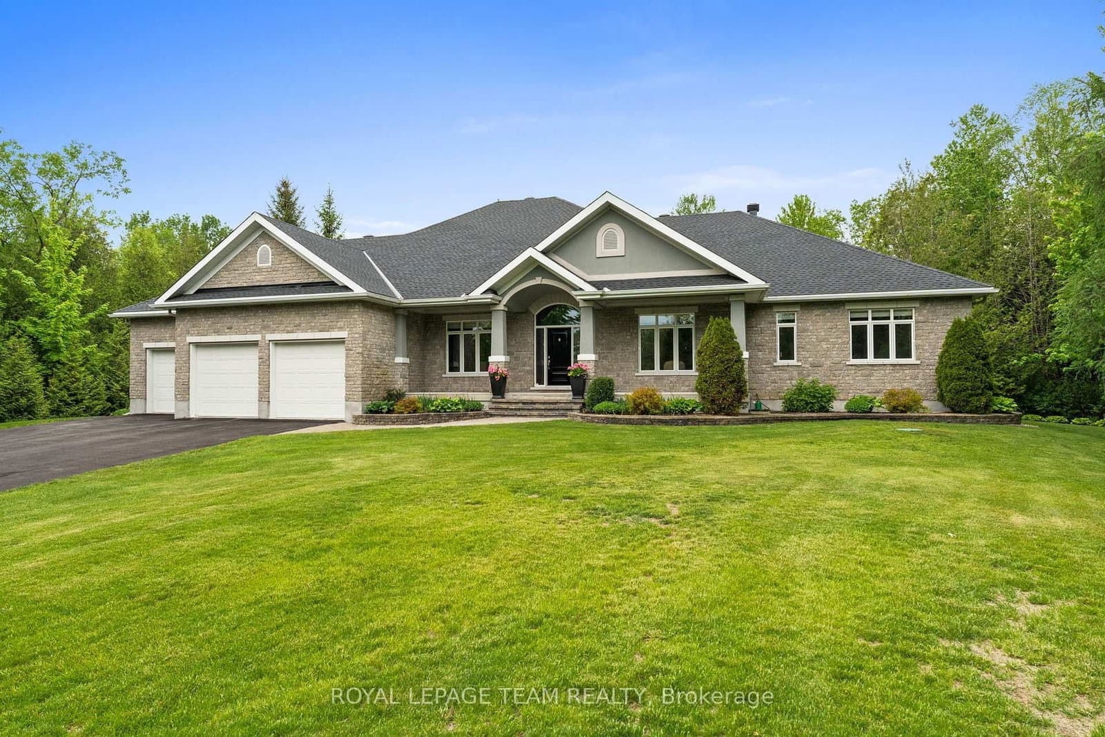 6152 Knights Drive, Manotick, ON — photo 2