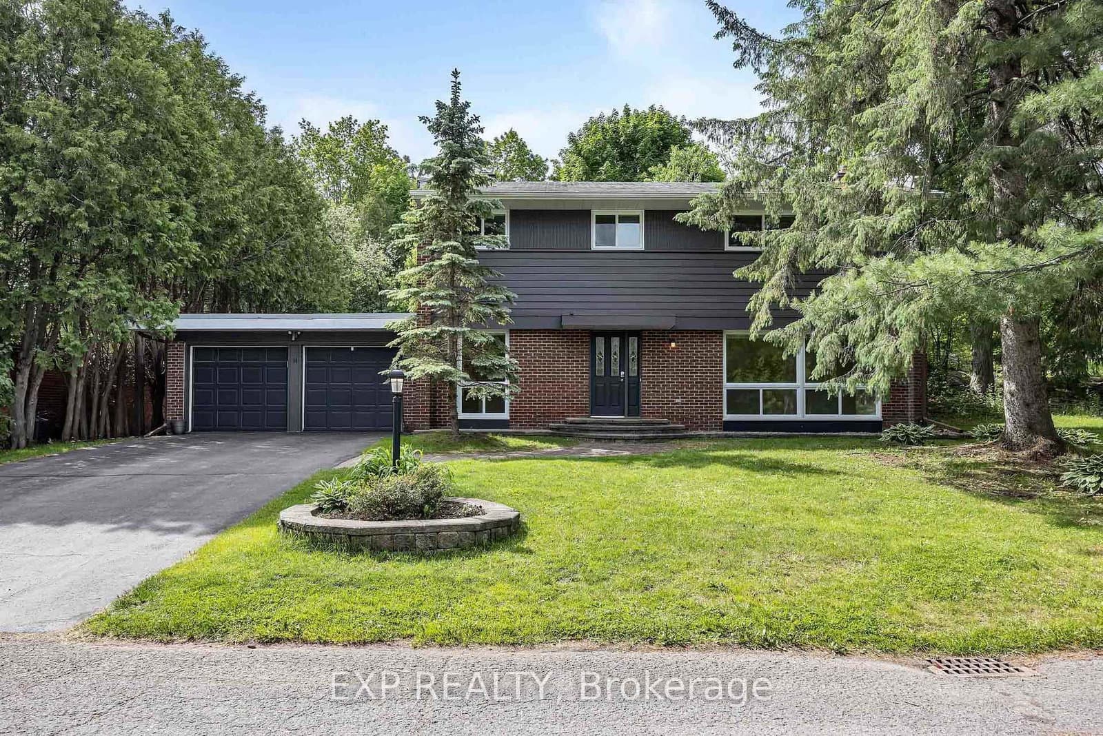 14 Carr Crescent, Kanata, ON