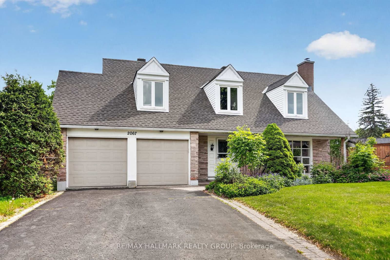 2067 Woodglen Crescent, Ottawa, ON