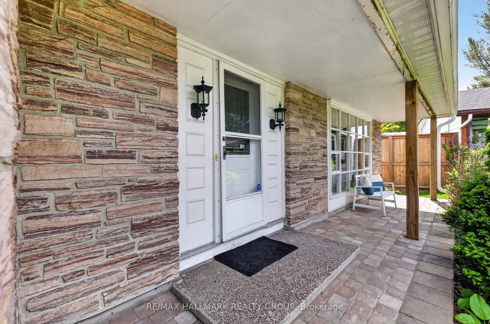 2067 Woodglen Crescent, Ottawa, ON — photo 2