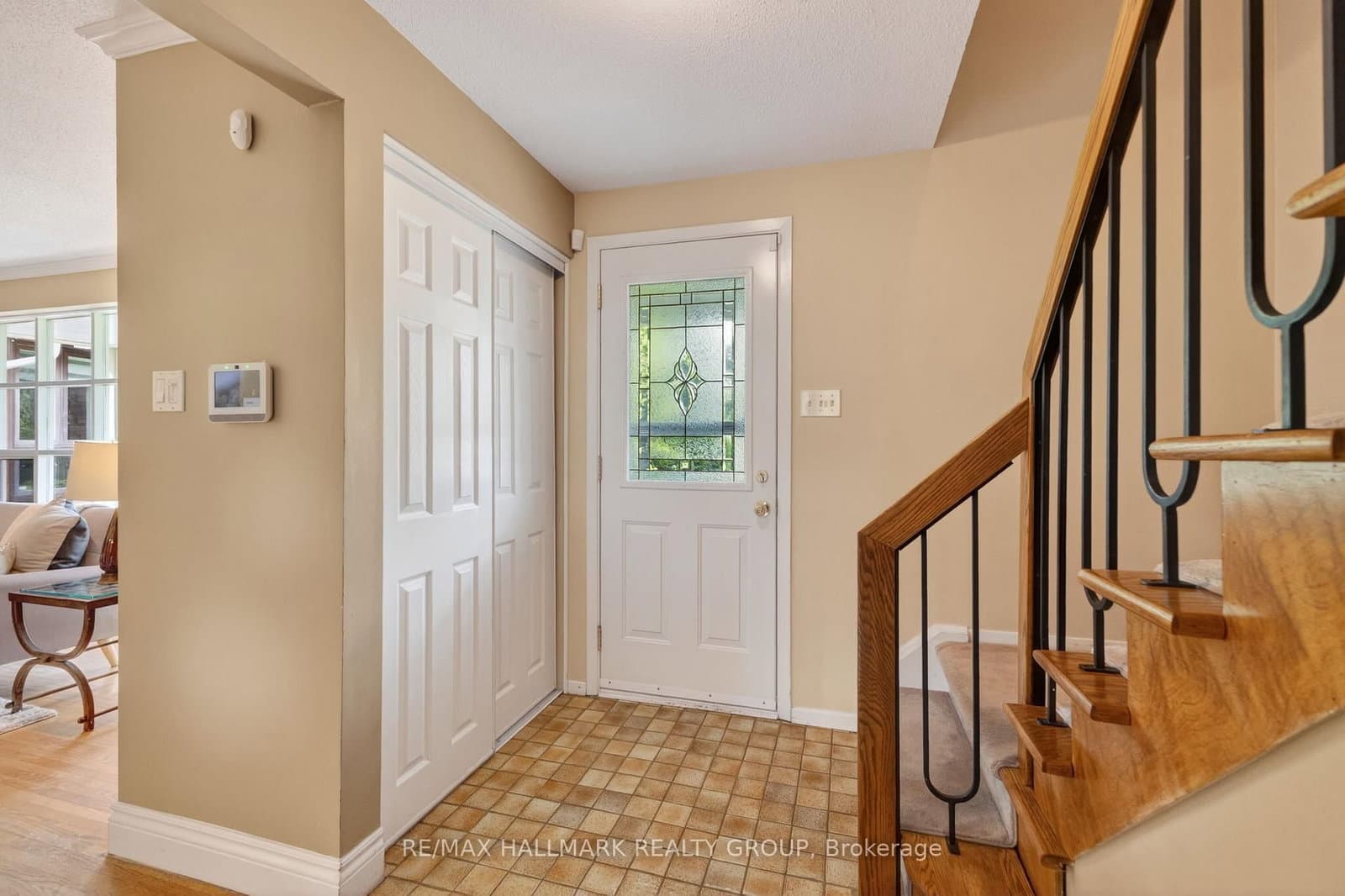 2067 Woodglen Crescent, Ottawa, ON — photo 3