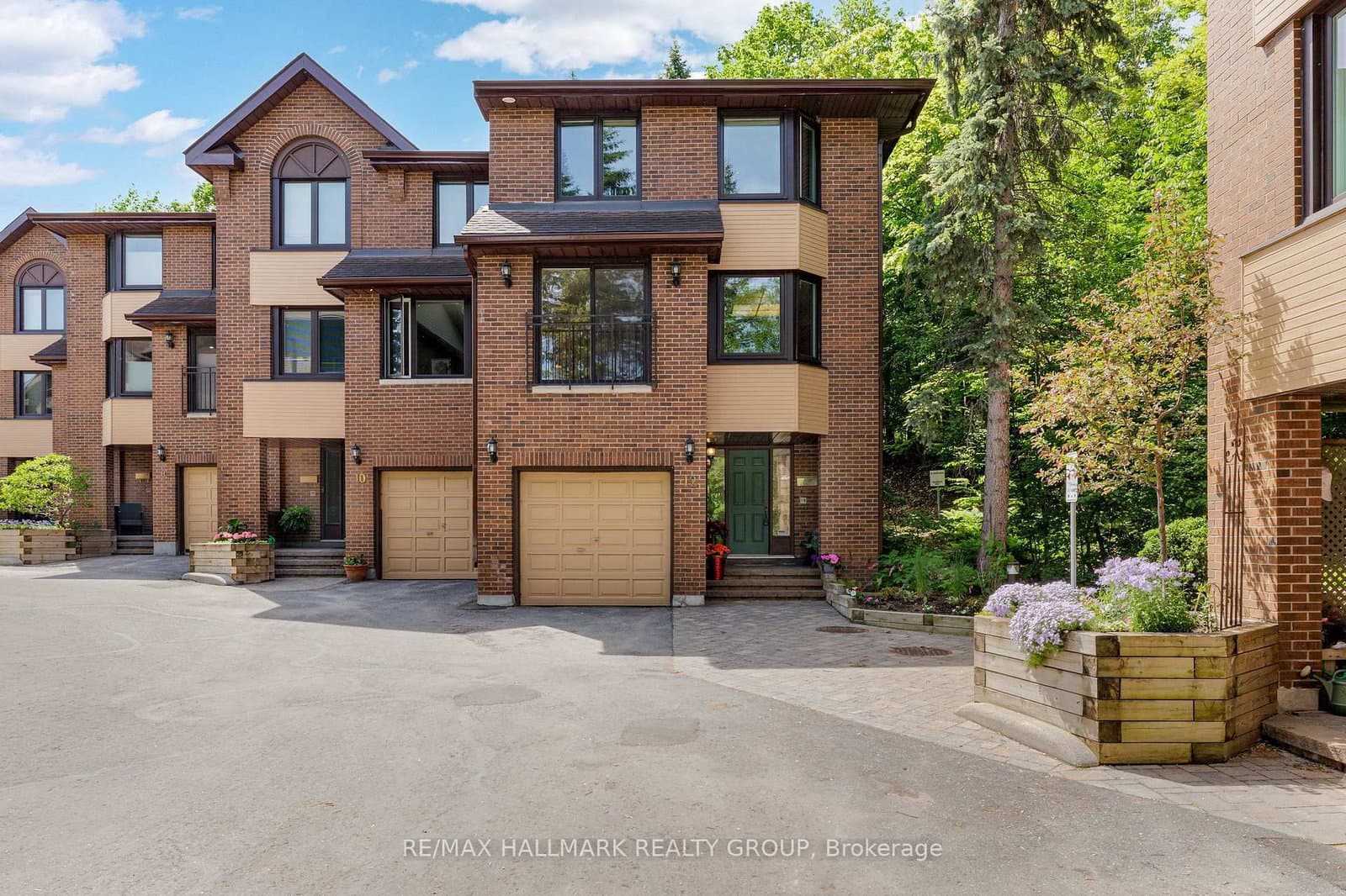 40 - 12 Summershade Private, Ottawa, ON