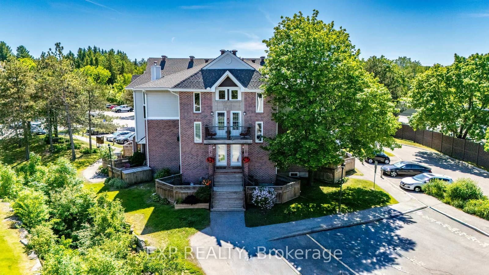 7 - 2 Stonebank Crescent, Ottawa, ON