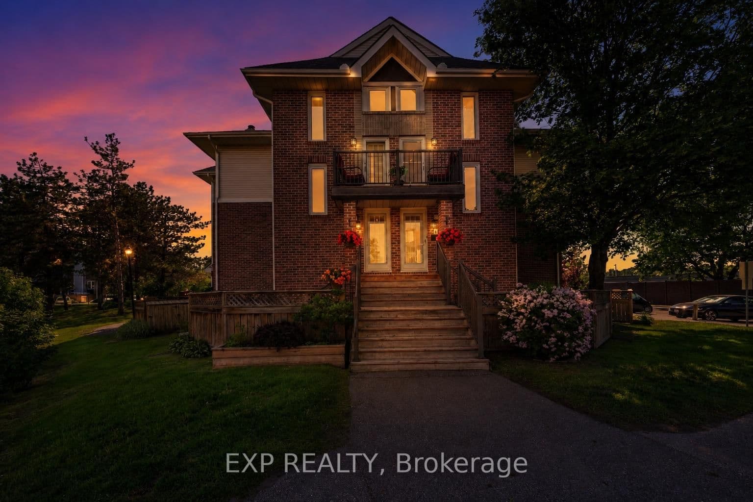 7 - 2 Stonebank Crescent, Ottawa, ON — photo 2