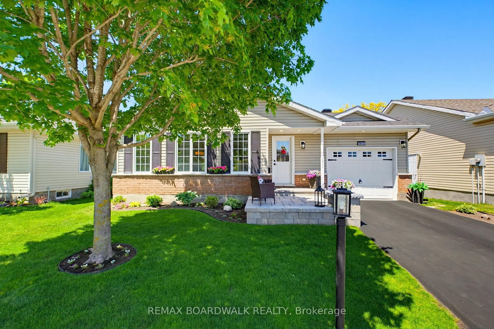 1013 Ada Barrington Private, Manotick, ON