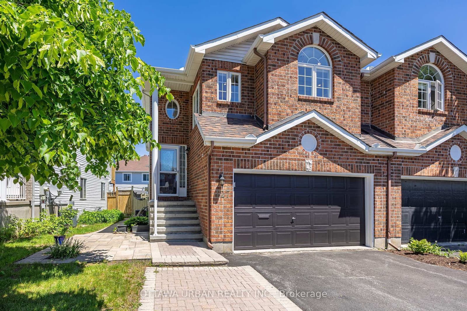 127 Castle Glen Crescent, Ottawa, ON — photo 2
