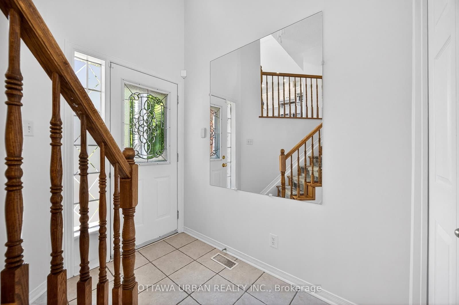 127 Castle Glen Crescent, Ottawa, ON — photo 3