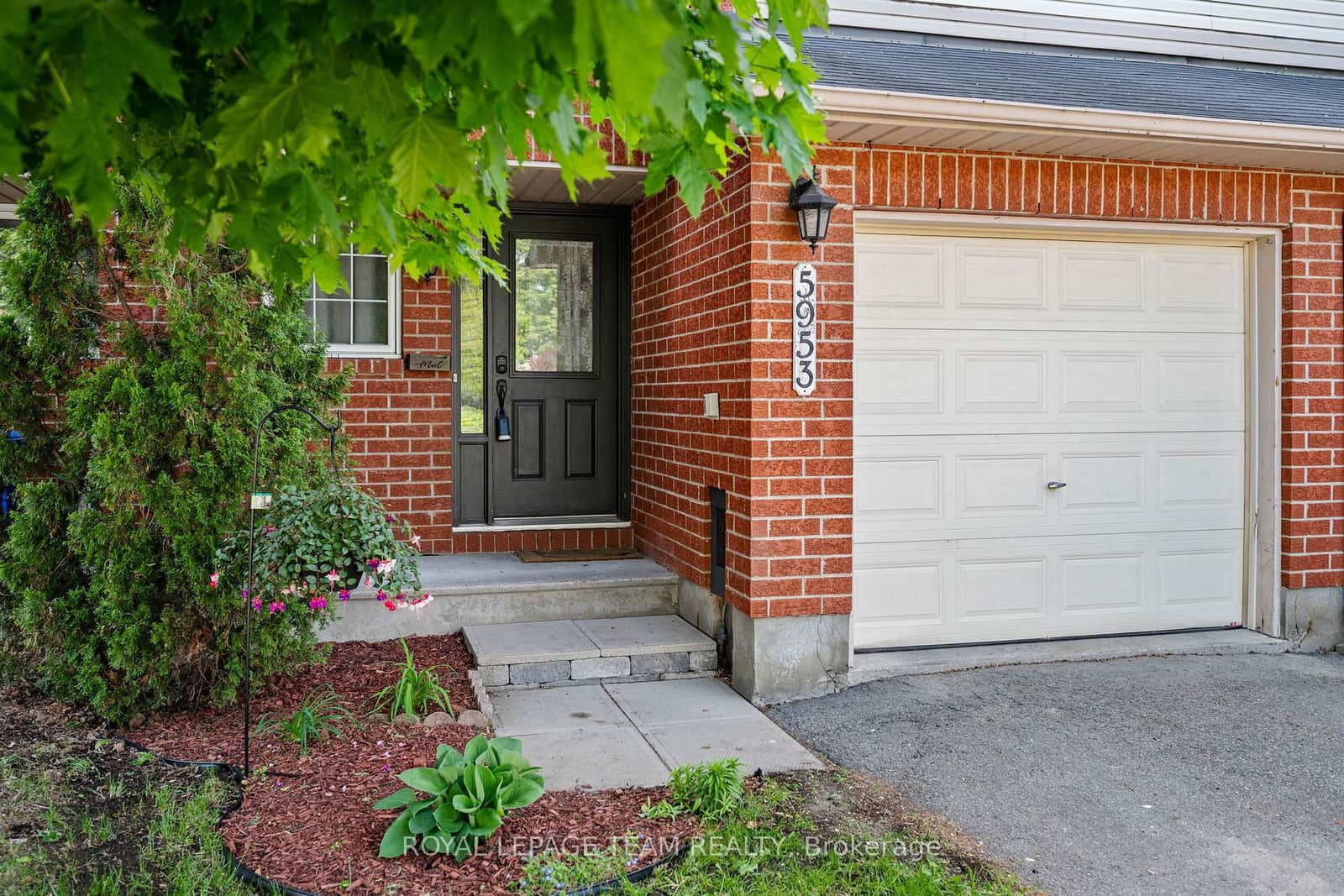 5953 Pineglade Crescent, Ottawa, ON — photo 2