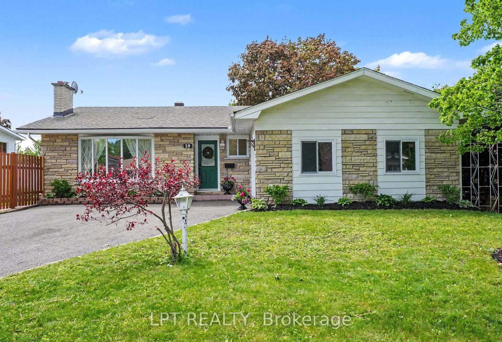 39 Hadley Circle, Ottawa, ON — photo 3