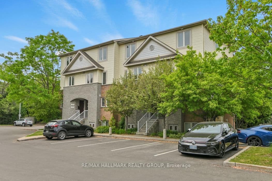 39 Strathaven Private, Ottawa, ON — photo 2