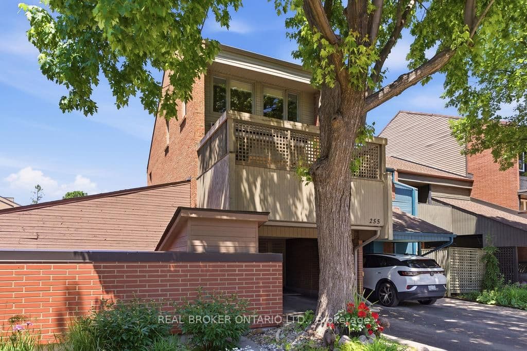 255 Bruyere Street, Ottawa, ON — photo 2