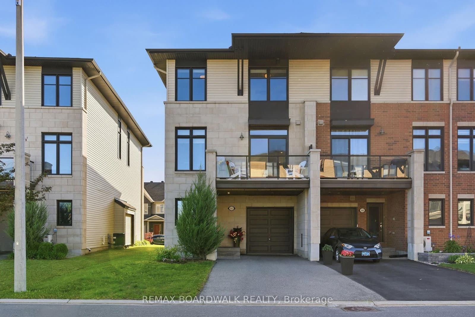 543 LABRADOR Crescent, Ottawa, ON