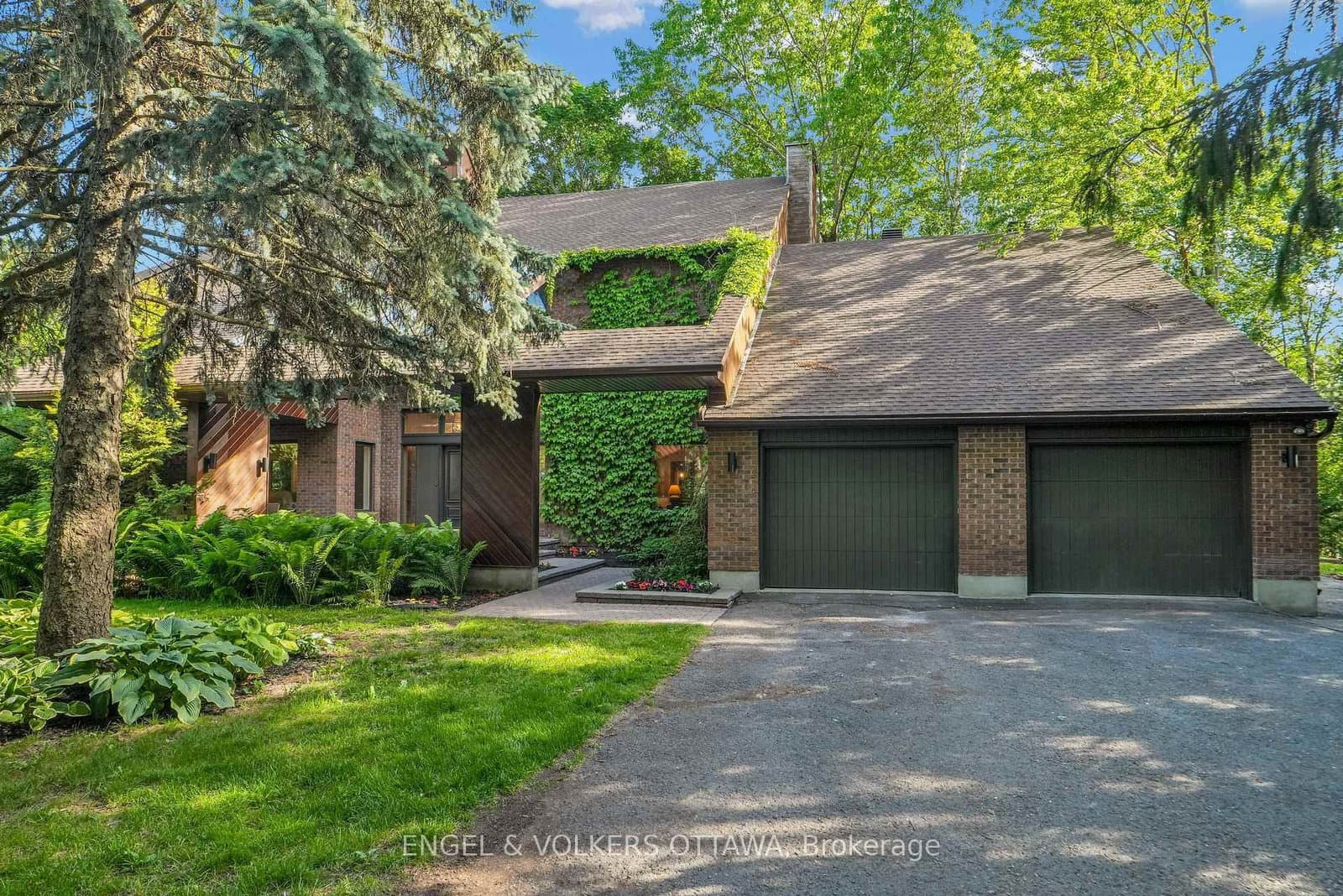 7 Mid Pines Grove, Ottawa, ON