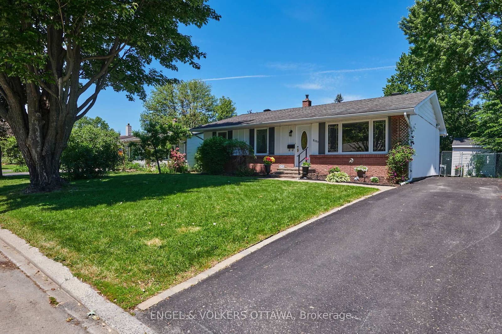 2123 Blue Jay Crescent, Ottawa, ON — photo 2