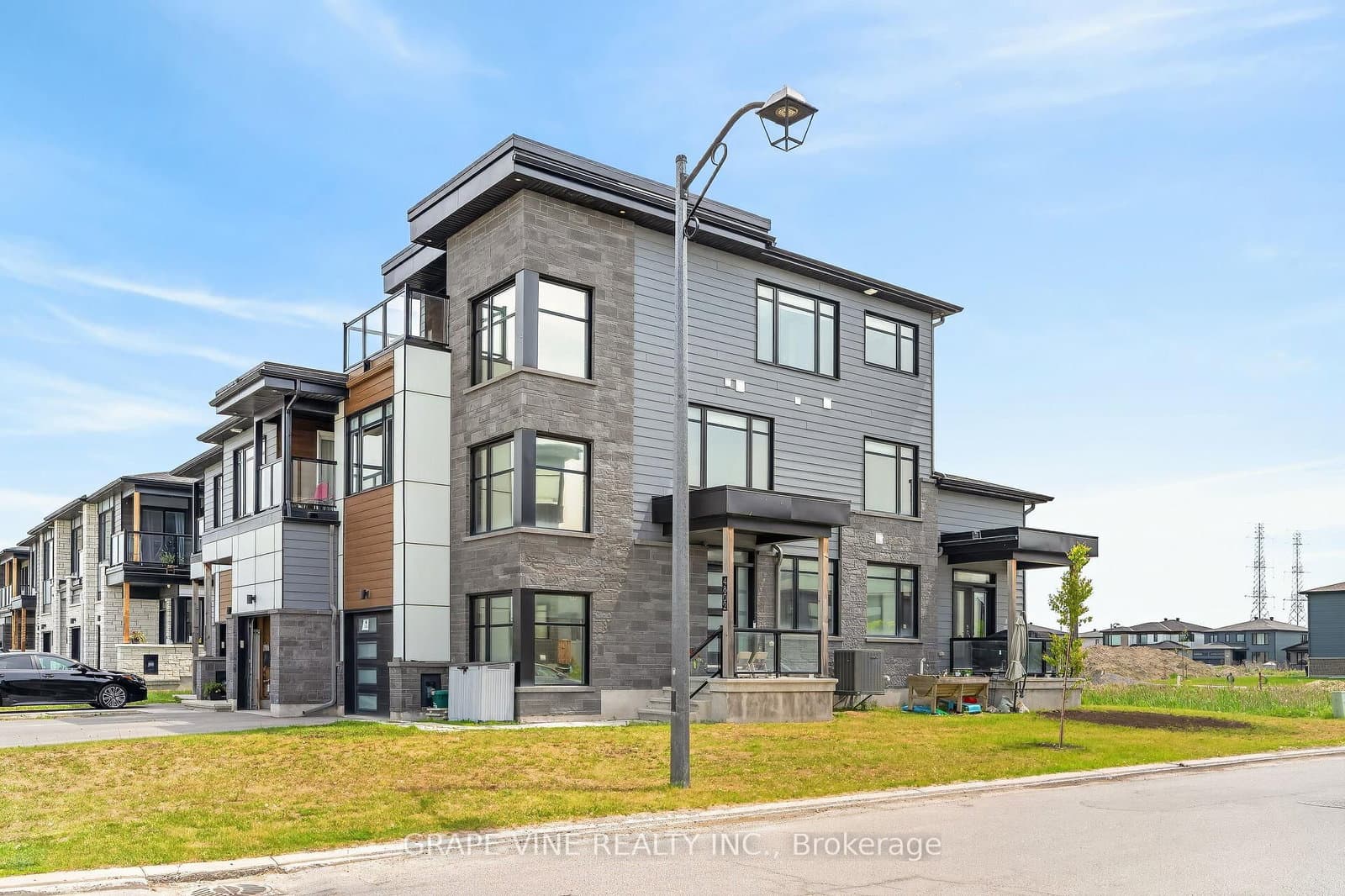 4802 Abbott Street, Ottawa, ON