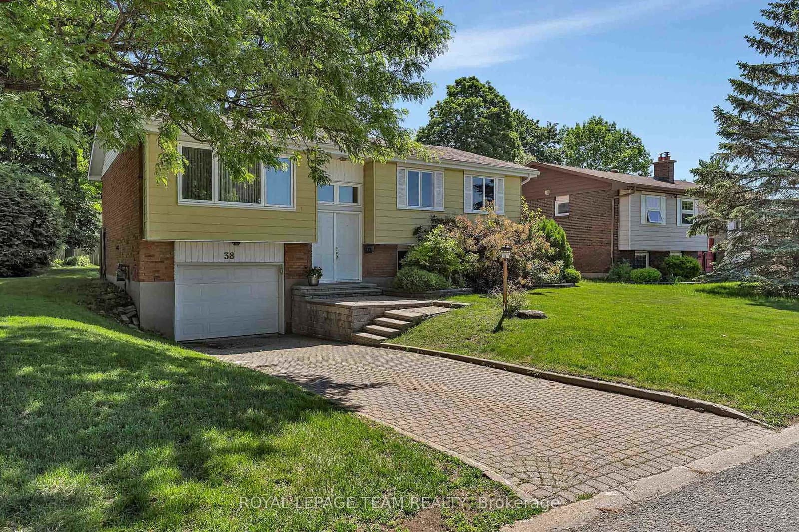 38 Elmbank Crescent, Ottawa, ON — photo 2