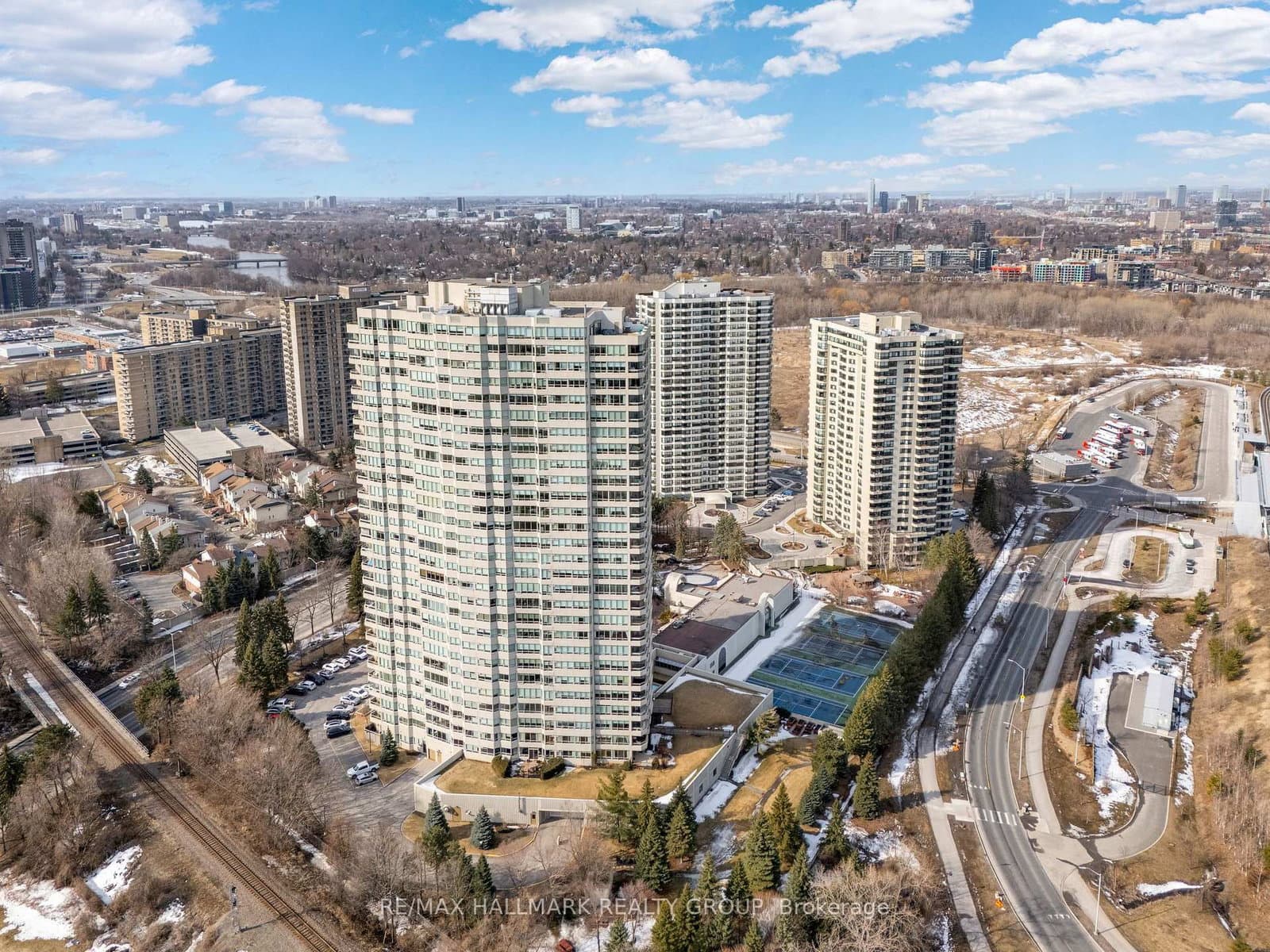 2204 - 1480 Riverside Drive, Ottawa, ON