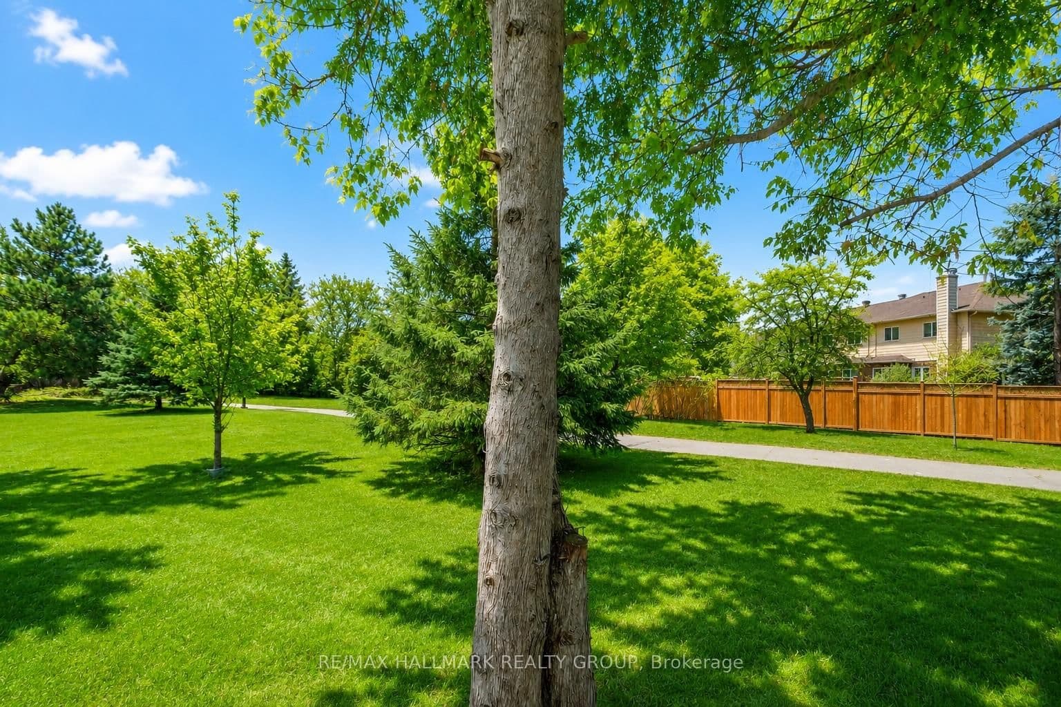 110 Hunter's Glen Crescent, Ottawa, ON — photo 2