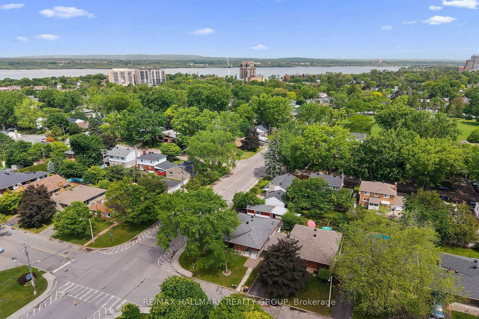 2075 Neepawa Avenue, Ottawa, ON