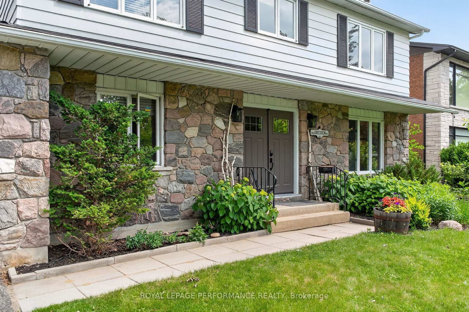 889 Dresden Crescent, Ottawa, ON — photo 2