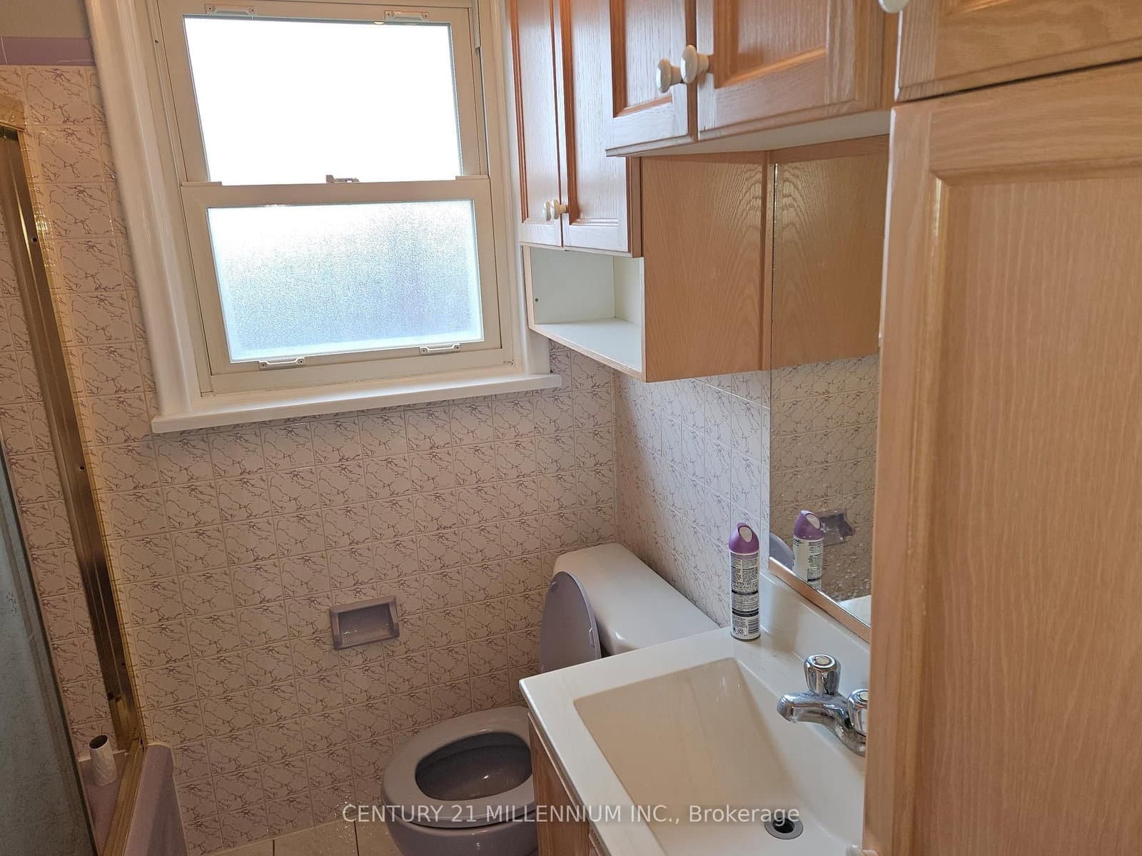 Upper - 32 Stewart Avenue, Thorold, ON — photo 2