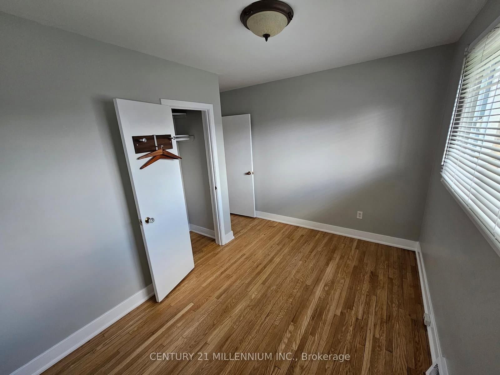 Upper - 32 Stewart Avenue, Thorold, ON — photo 3
