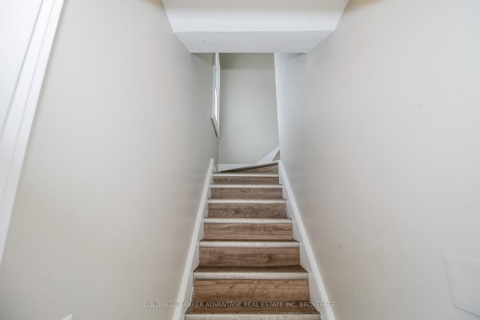UPPER - 181 Welland Street, Port Colborne, ON — photo 2