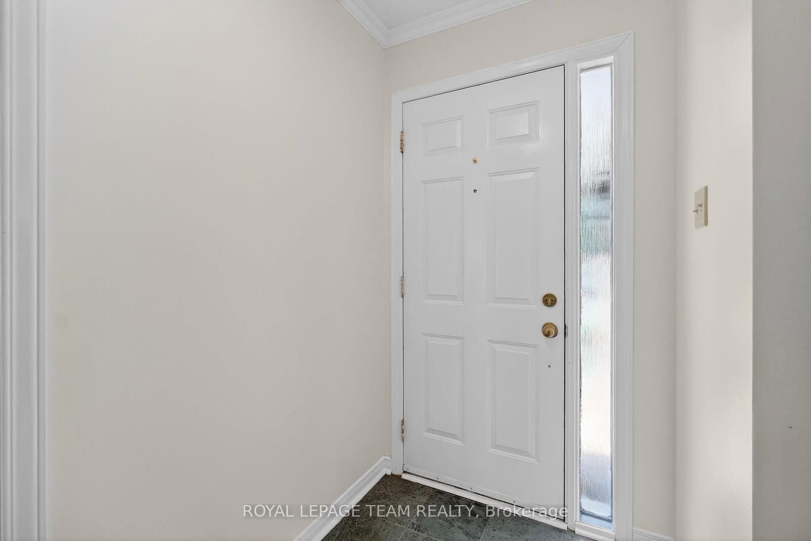 6 Shetland Way, Kanata, ON — photo 3