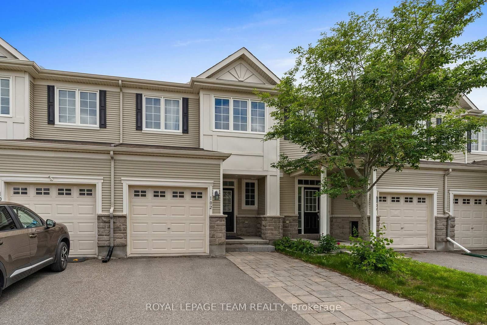102 Lochnaw Private, Ottawa, ON — photo 2