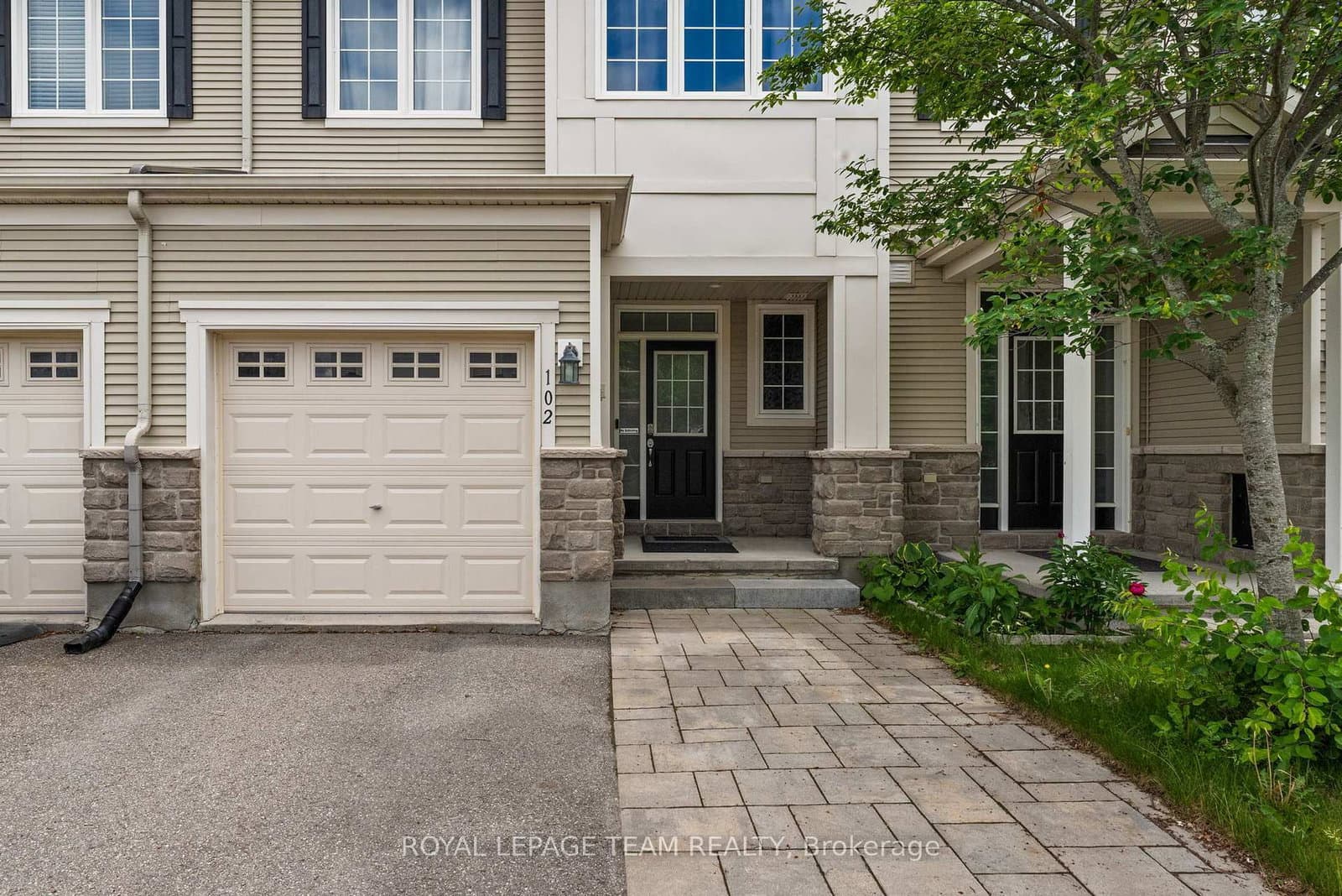 102 Lochnaw Private, Ottawa, ON — photo 3