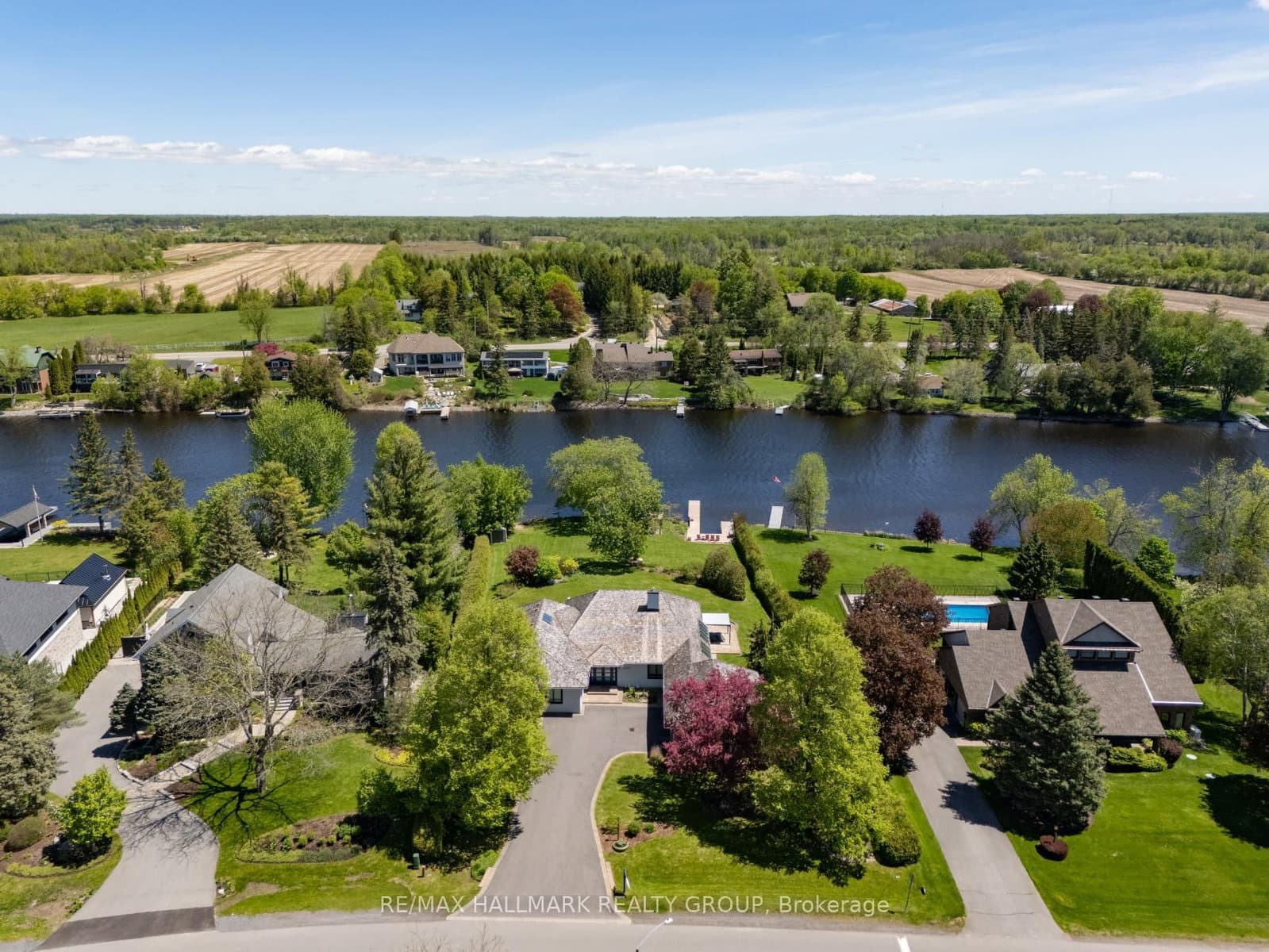 5567 South Island Park Drive, Ottawa, ON