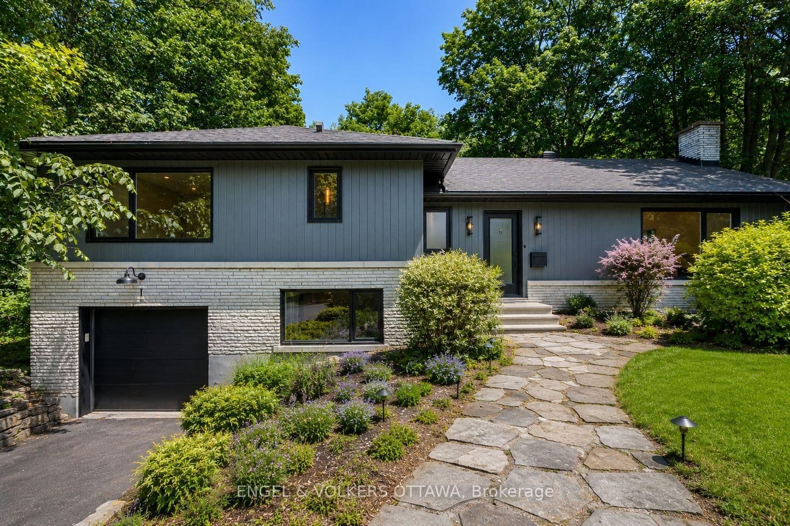 1 Amberly Place, Ottawa, ON