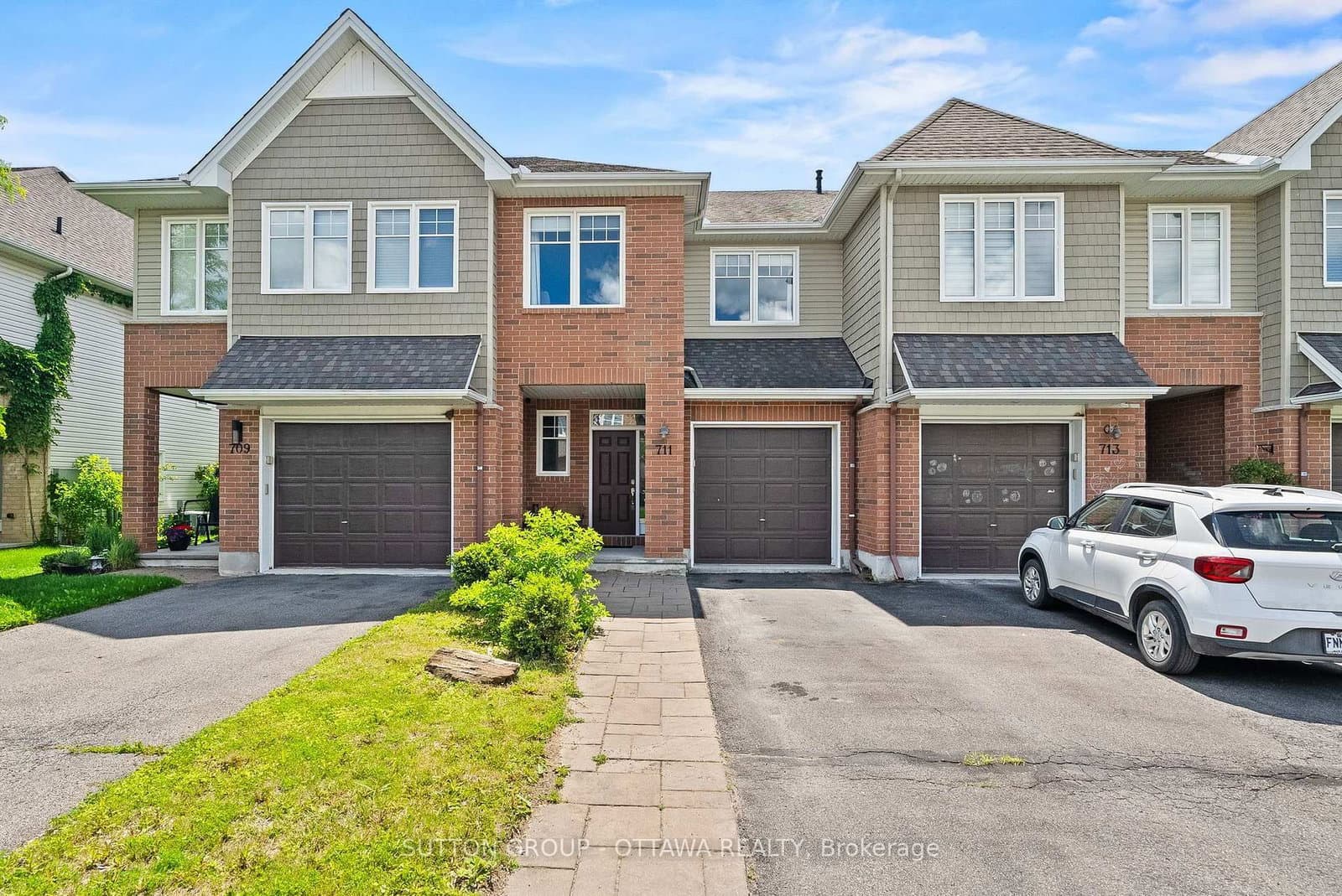 711 Hazelnut Crescent, Ottawa, ON