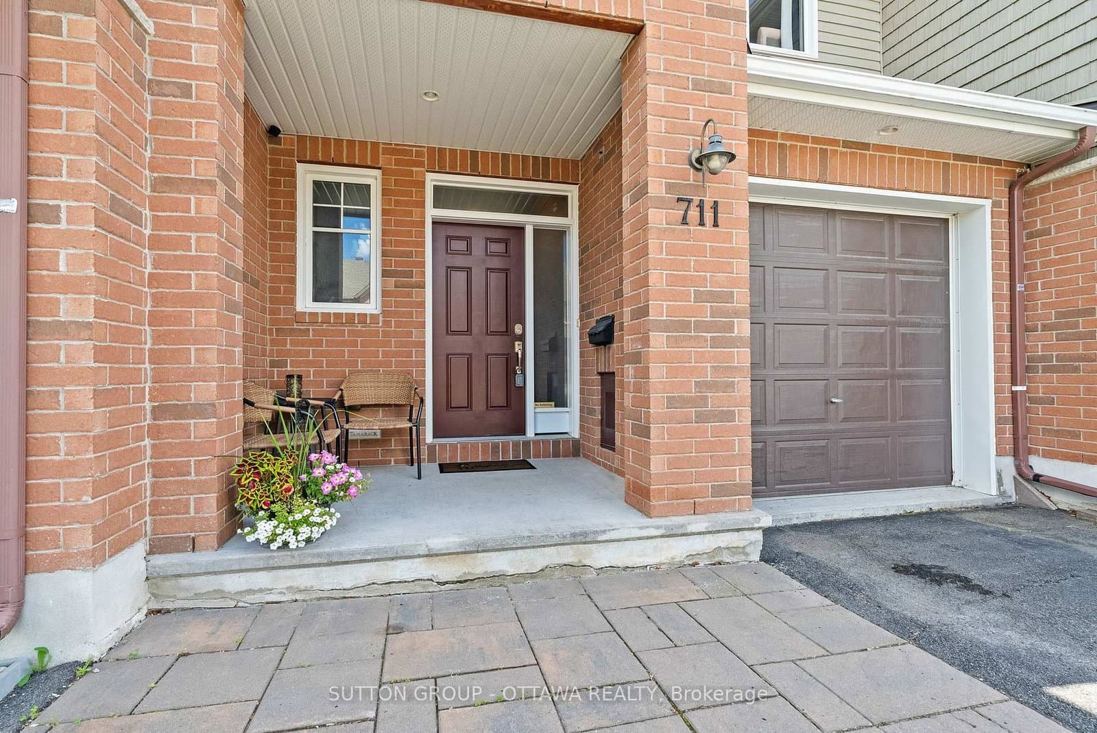 711 Hazelnut Crescent, Ottawa, ON — photo 2