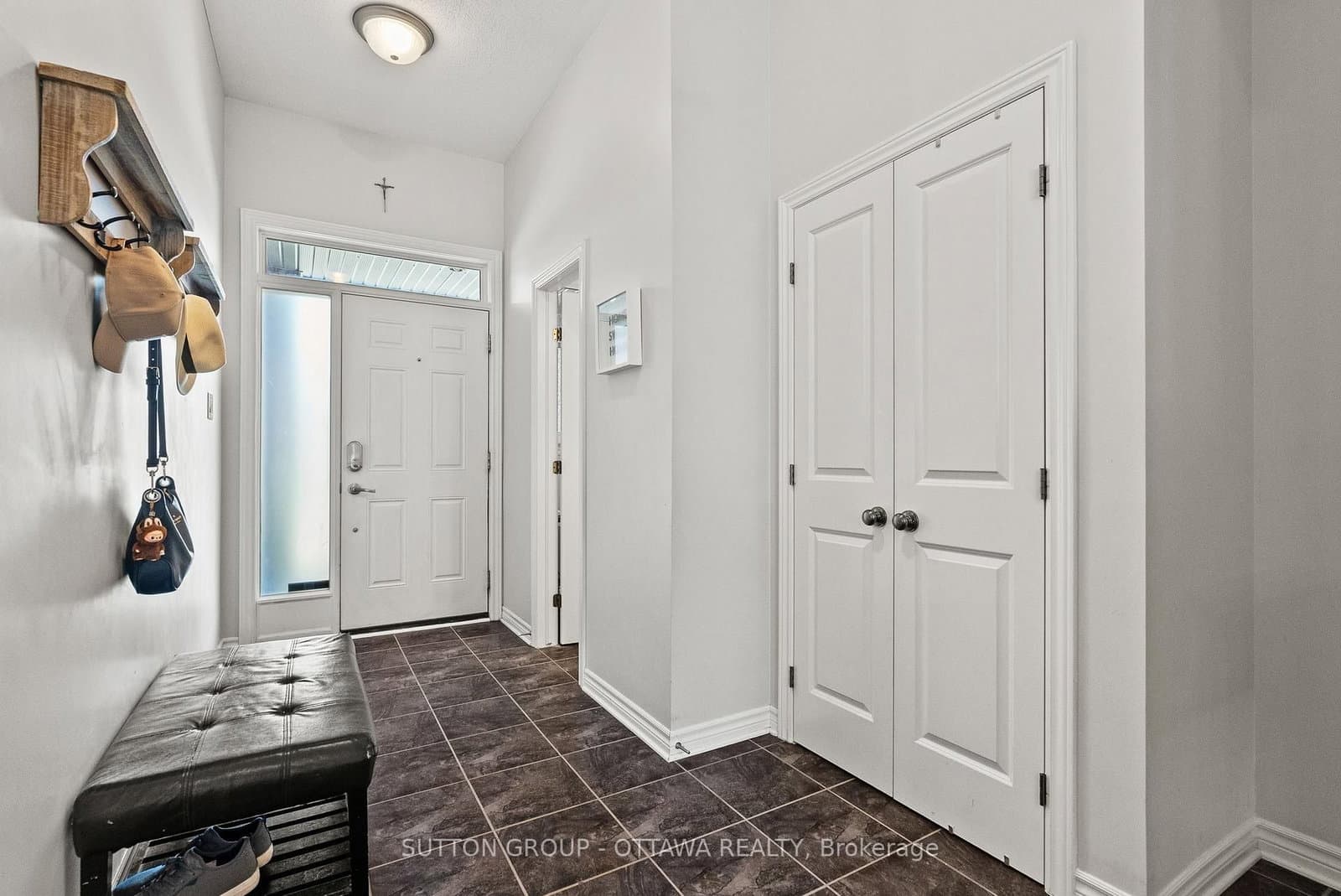 711 Hazelnut Crescent, Ottawa, ON — photo 3