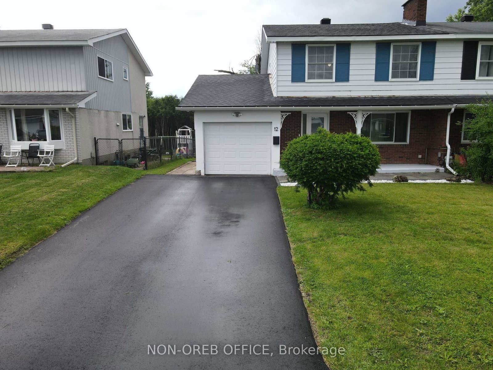 12 DOWNSVIEW Crescent, Ottawa, ON — photo 2