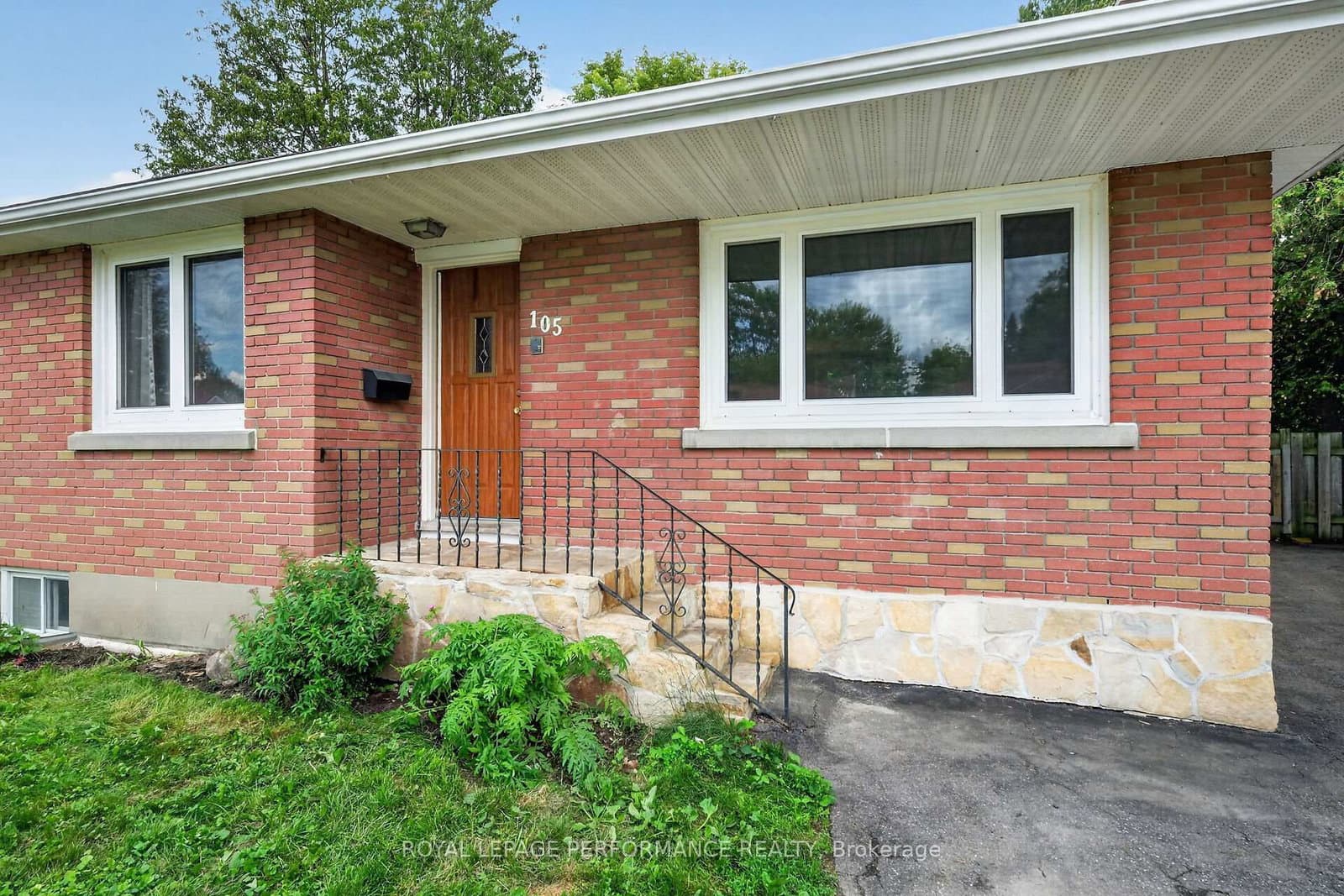 105 Crownhill Street, Ottawa, ON — photo 2