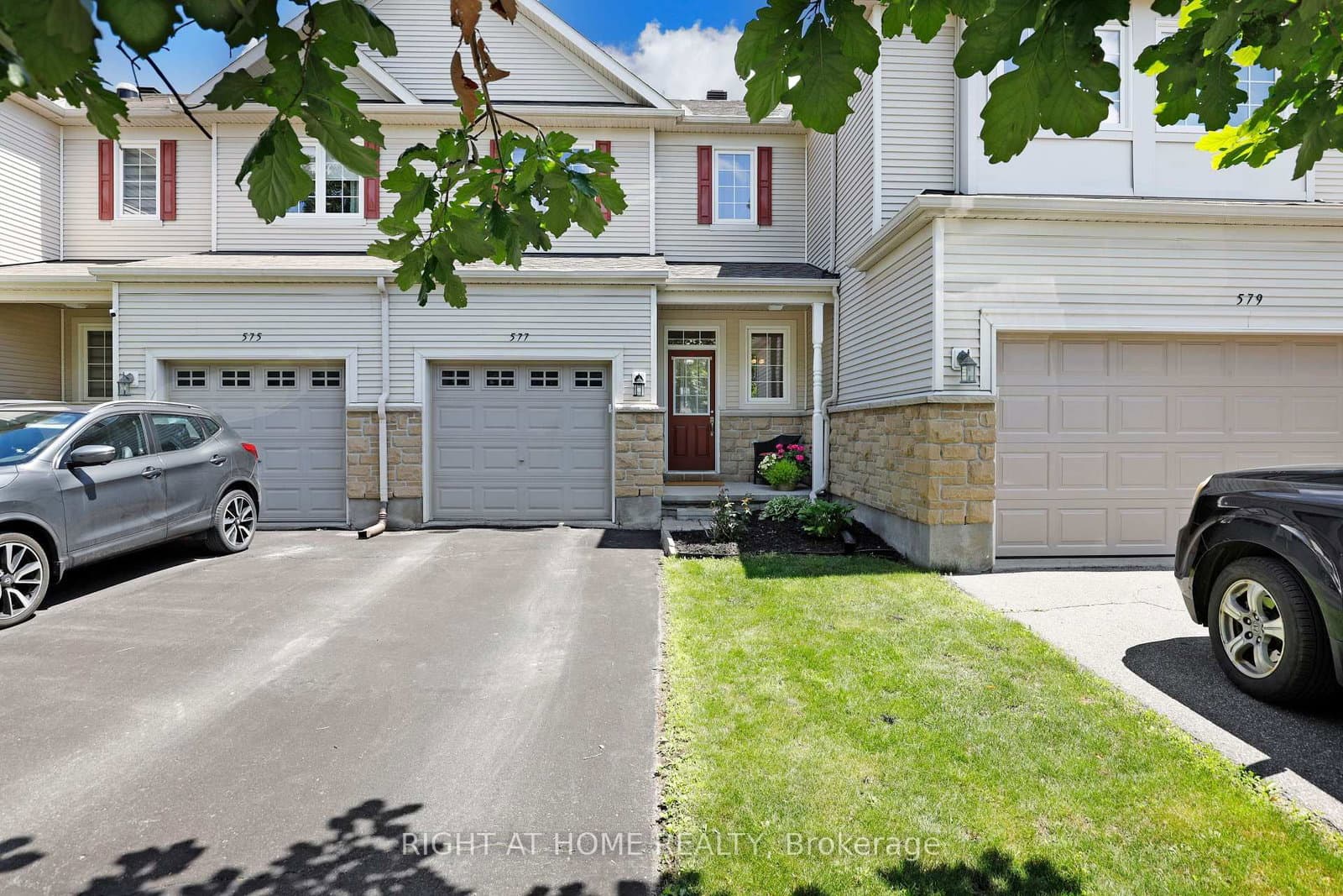 577 Ashbourne Crescent, Ottawa, ON