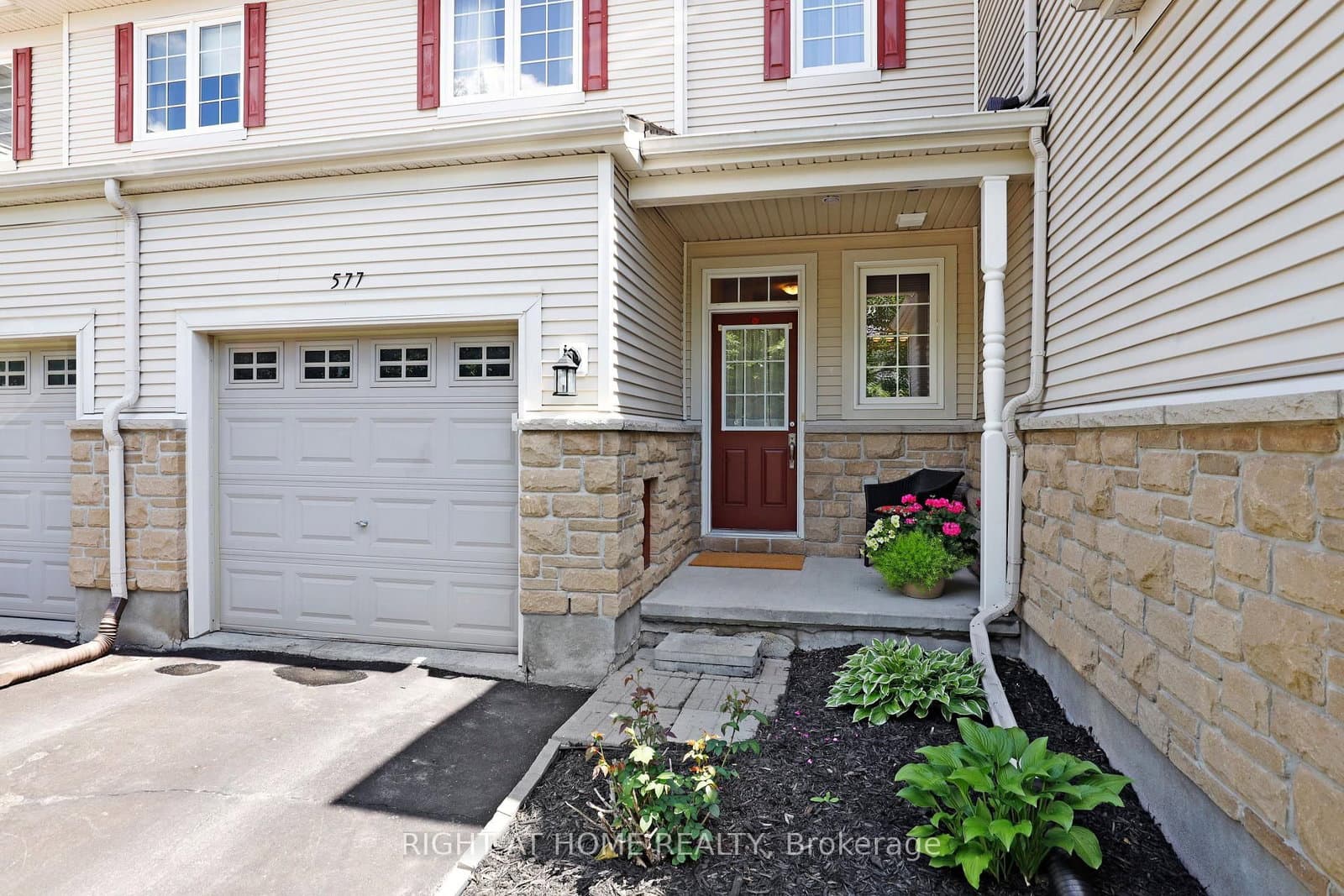 577 Ashbourne Crescent, Ottawa, ON — photo 2