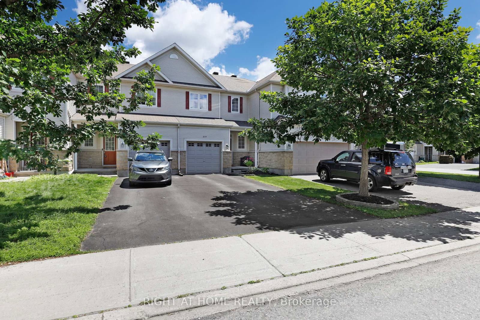 577 Ashbourne Crescent, Ottawa, ON — photo 3