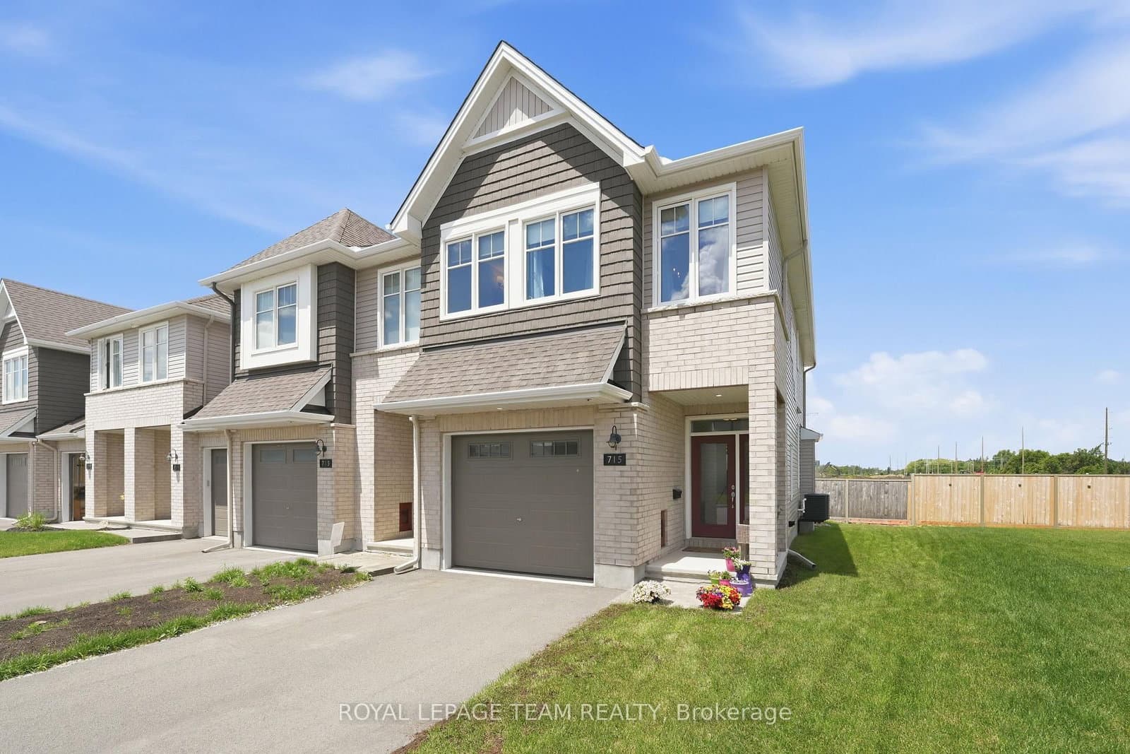 715 Maverick Crescent, Ottawa, ON