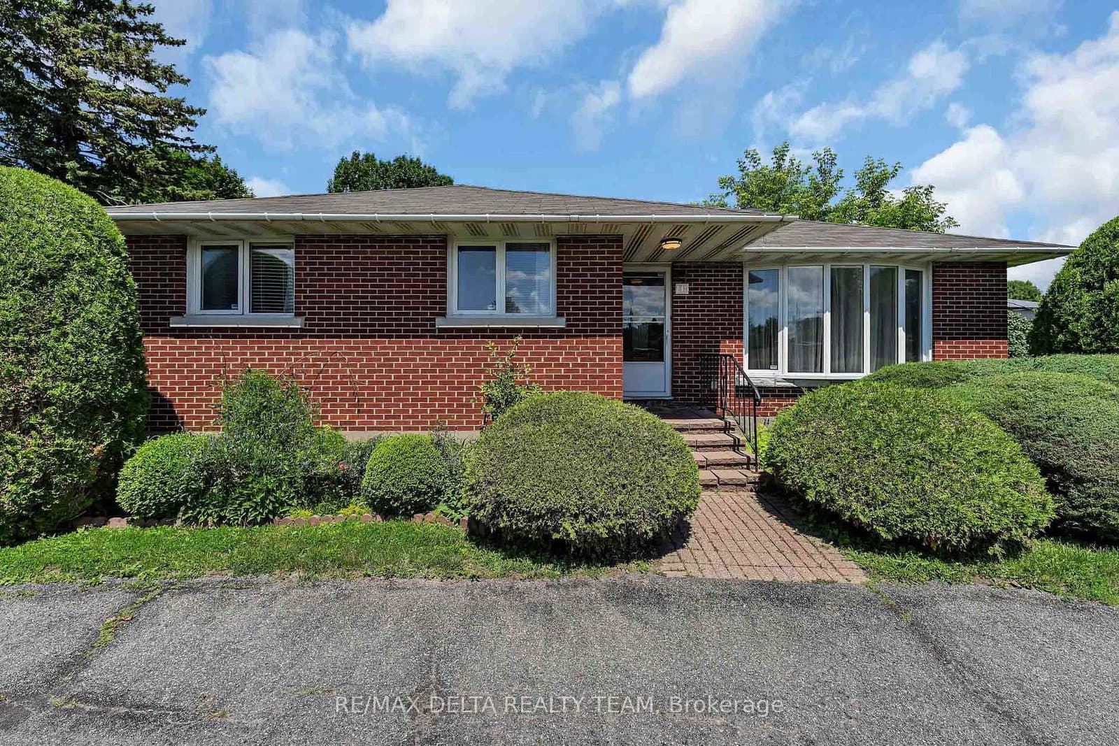 115 Meadowlands Drive, Ottawa, ON