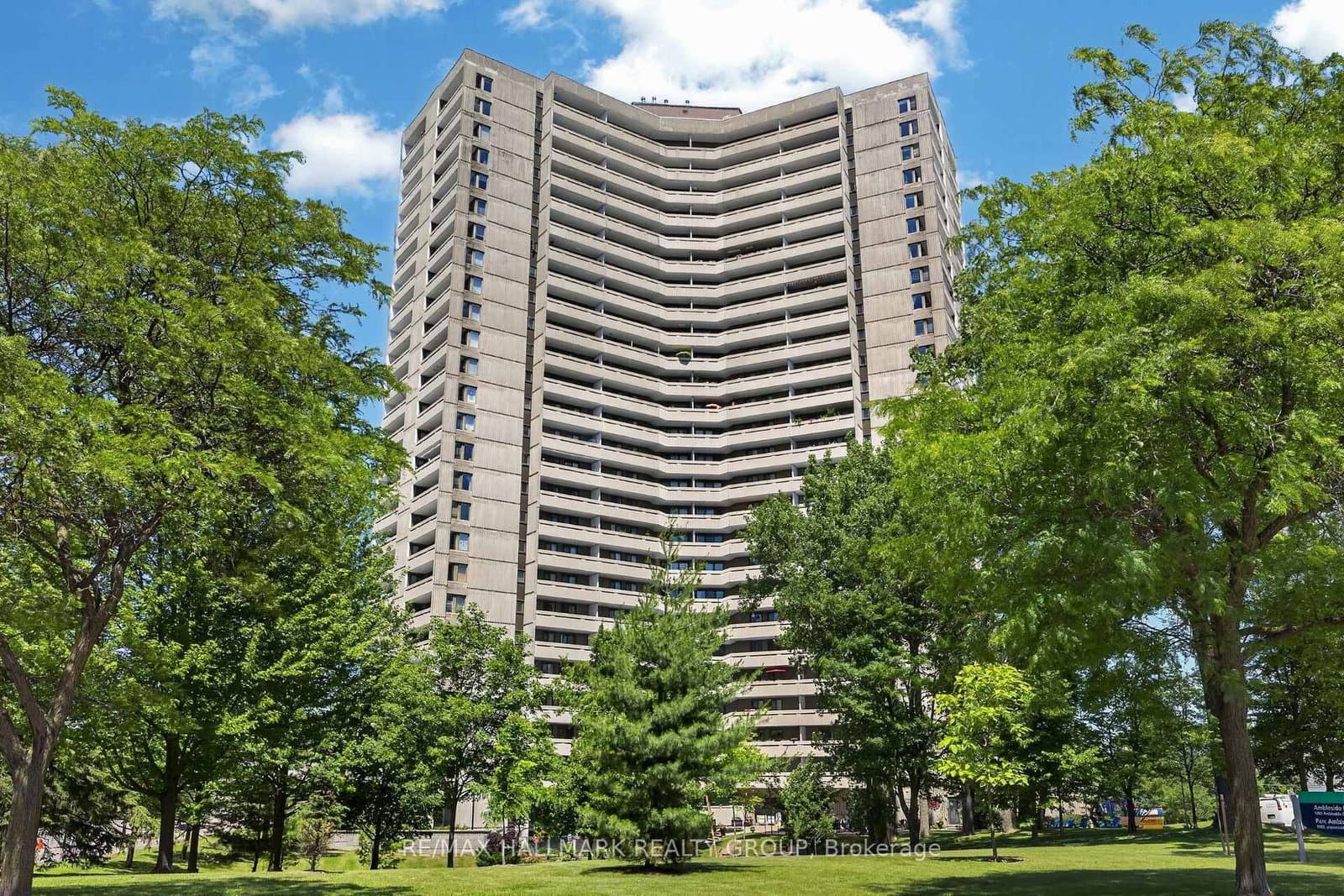 907 - 1081 Ambleside Drive, Ottawa, ON