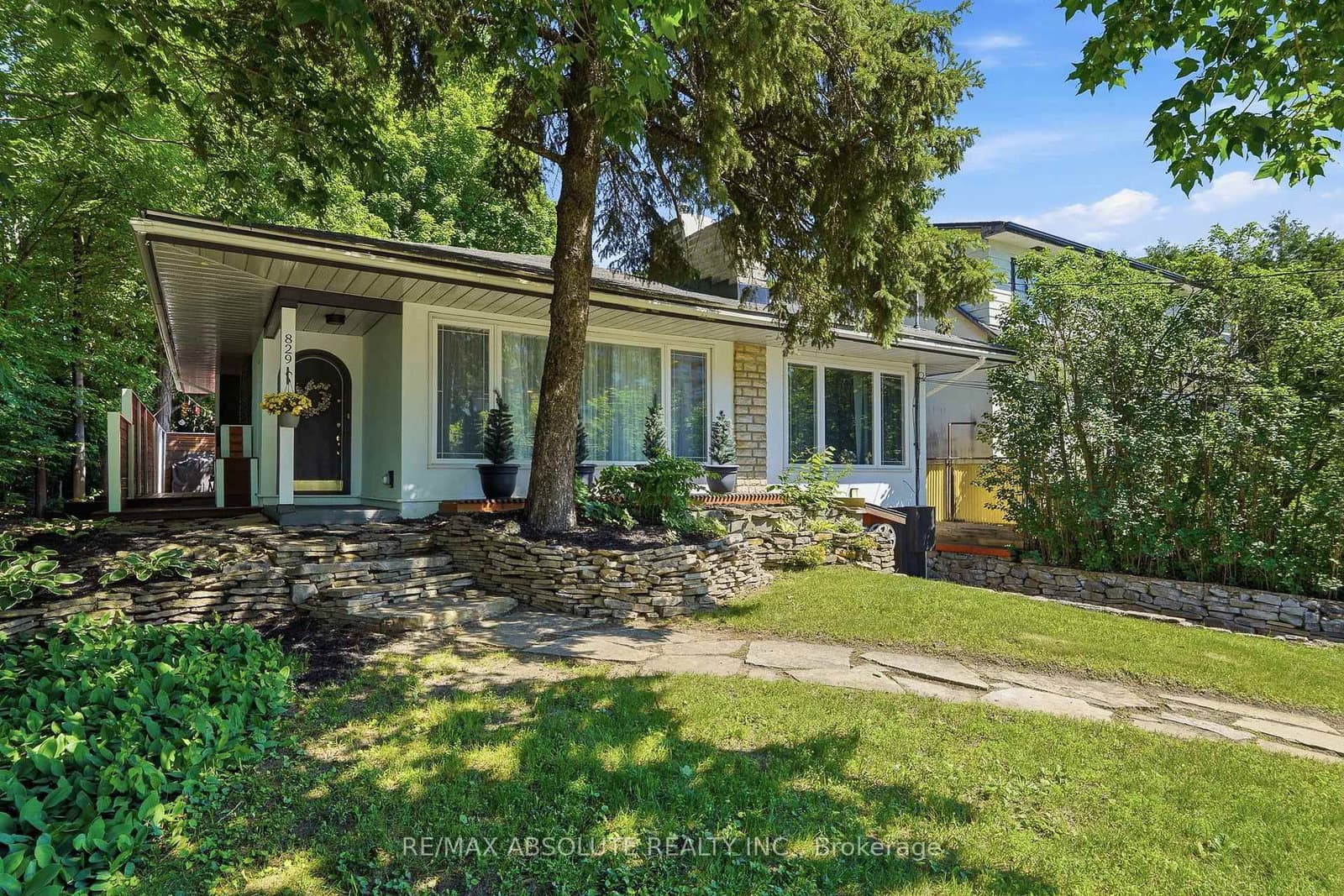 829 Montreal Road, Ottawa, ON